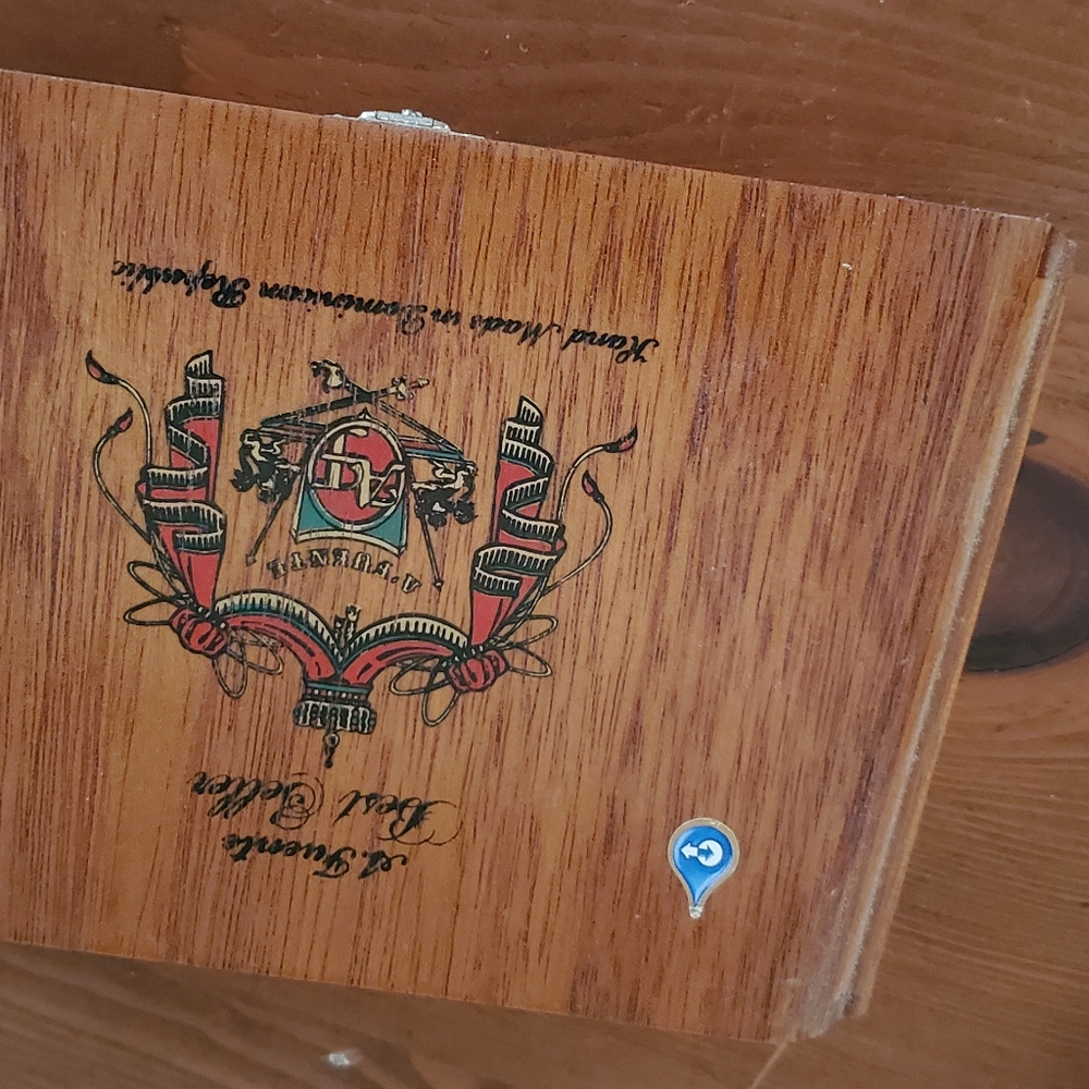 cigar box (empty) - Picture 2 of 4